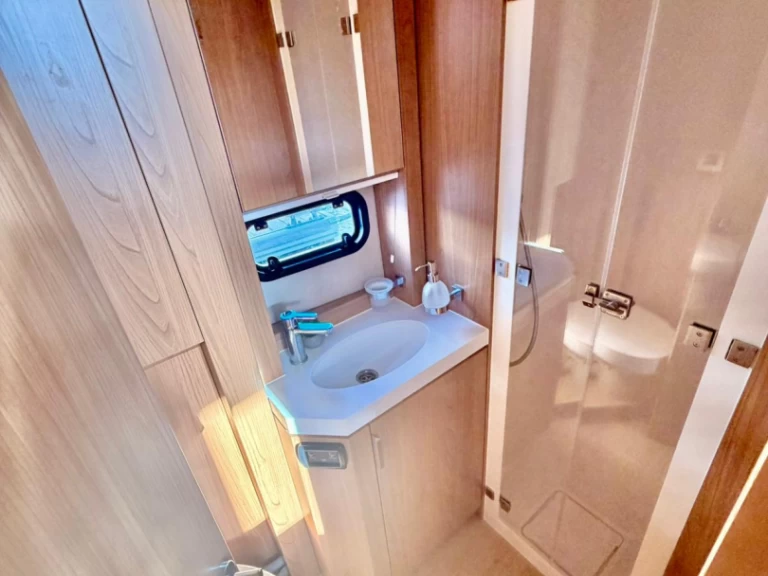 Hyra Katamaran  med eller utan skeppare Bali Primošten  