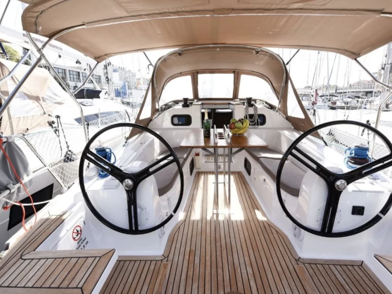 Elan Impression 40 charter bareboat eller skeppad i Sutomišćica