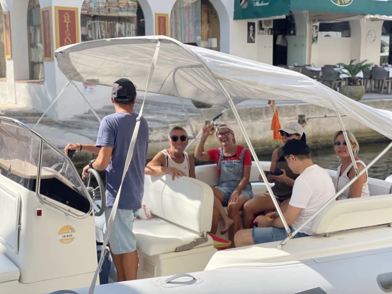 Uthyrning RIB Bsc med en båtlicens 