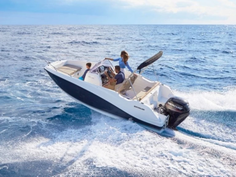 Uthyrning Motorbåt  Quicksilver med en båtlicens 