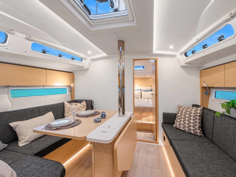 Hanse 360 charter bareboat eller skeppad i Furnari