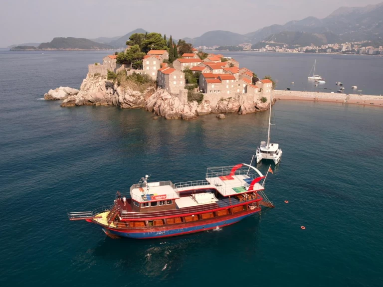 Uthyrning Motorbåt  Gulet med en båtlicens 