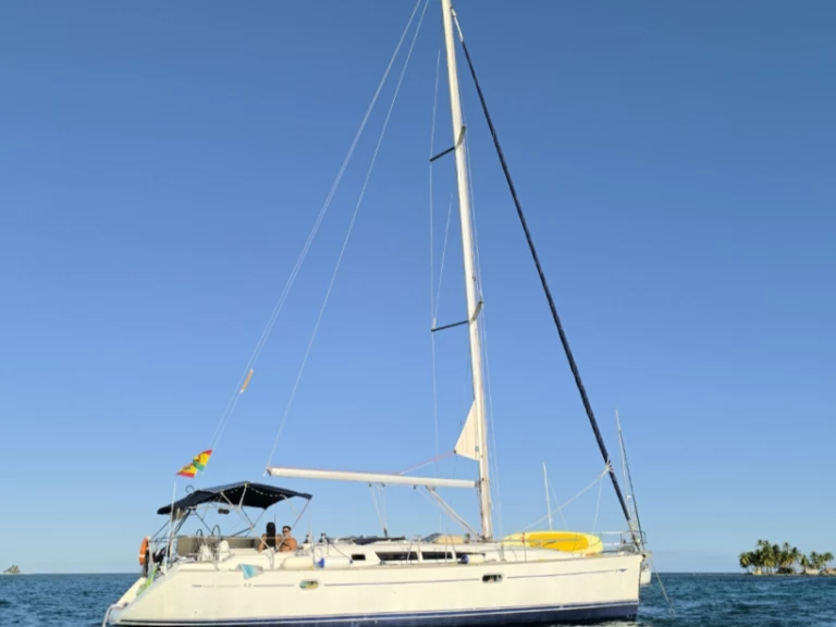 Uthyrning Segelbåt  Jeanneau med en båtlicens 
