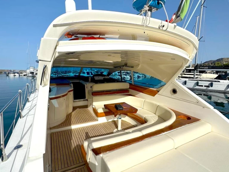 Uthyrning Motorbåt  Conam med en båtlicens 