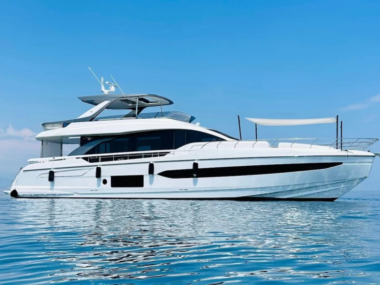 Azimut 78 Fly charter bareboat eller skeppad i Miami 