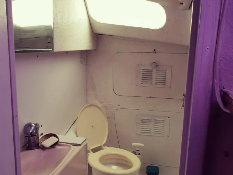 Heavenly Cruising Yachts LTD Twins 27 charter bareboat eller skeppad i Sarzeau