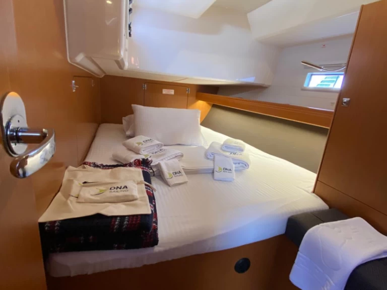 Bavaria Cruiser 46 charter bareboat eller skeppad i Marmaris