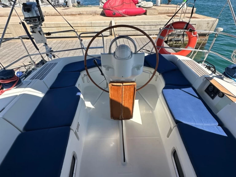 Uthyrning Segelbåt  Bénéteau med en båtlicens 