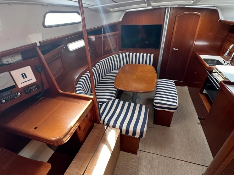 Segelbåt  för uthyrning La Marina de Valencia till det bästa priset 