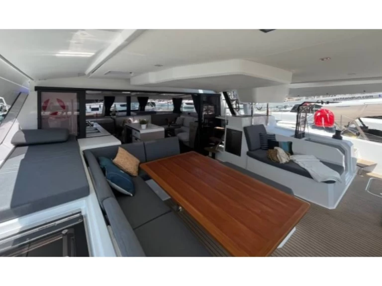 Båtuthyrning Fountaine Pajot Aura 51 i Alimos på Samboat 