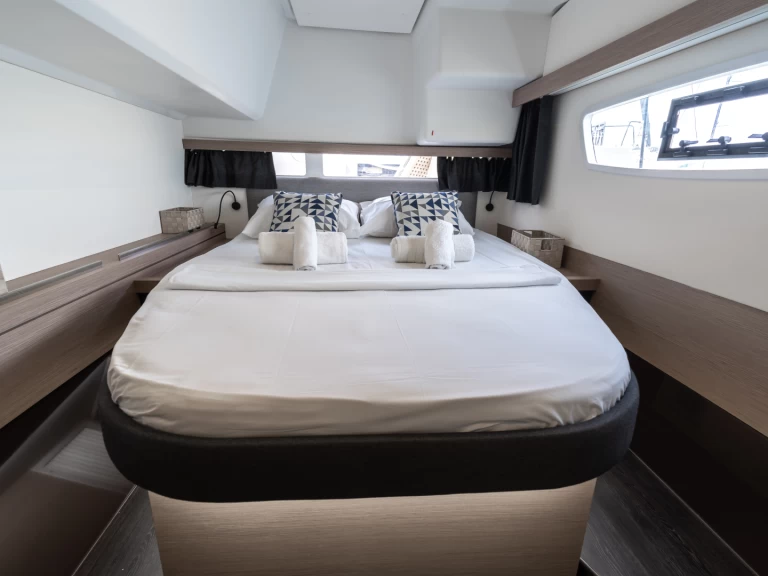 Hyr en Fountaine Pajot Isla 40 Lavrio 
