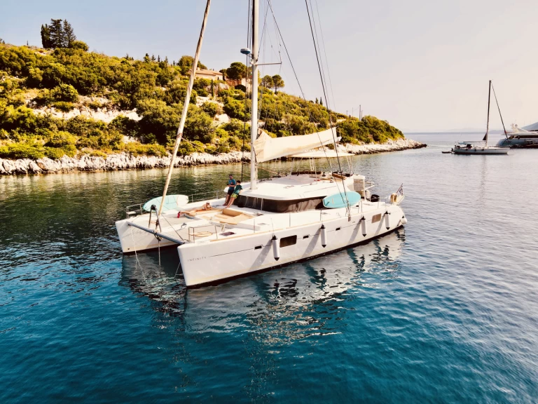 Hyra Katamaran  med eller utan skeppare Lagoon Palairos 