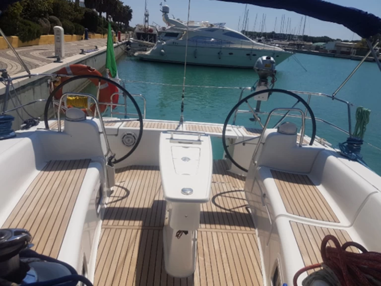 Bénéteau Oceanis 46 charter bareboat eller skeppad i Pisticci