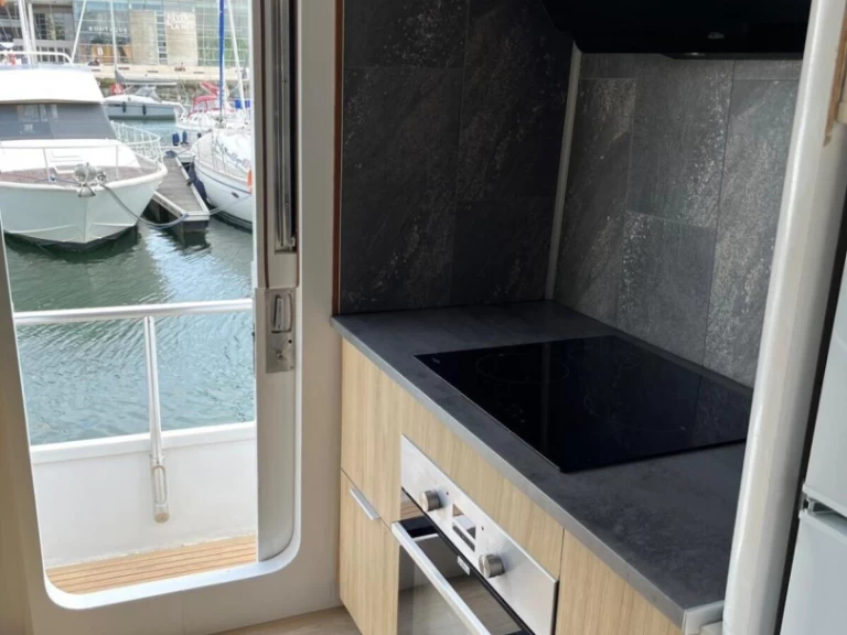 Yacht charter La Rochelle billig Canados 70