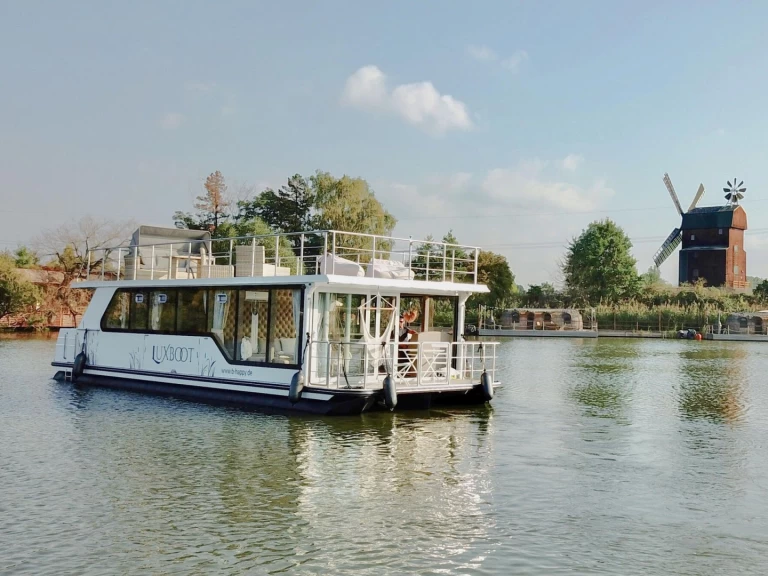 Yacht charter Buchholz City billig Luxboot