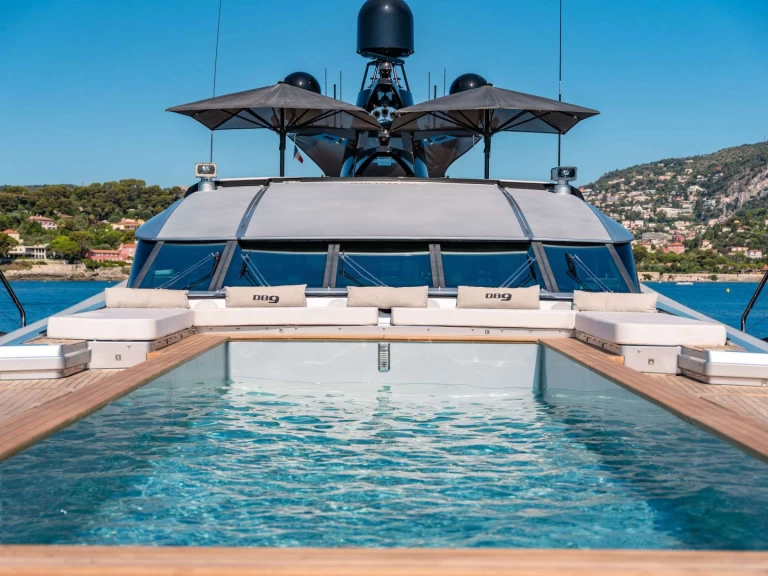 Yacht charter San Remo billig DB9