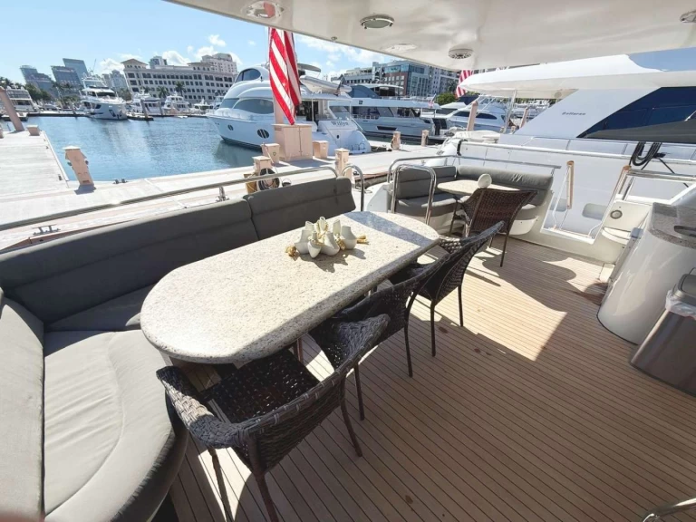Hyra Lyx yacht med eller utan skeppare Lazzara City of West Palm Beach 