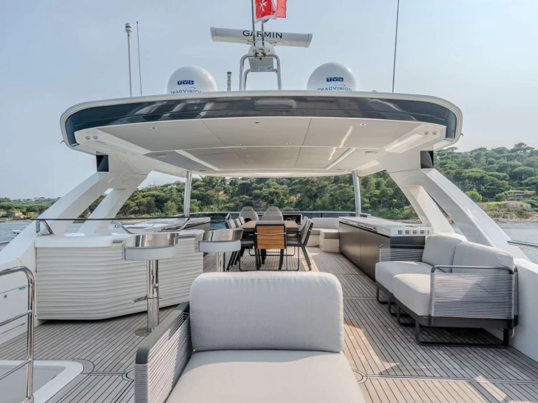 Lyx yacht för uthyrning Antibes till det bästa priset 