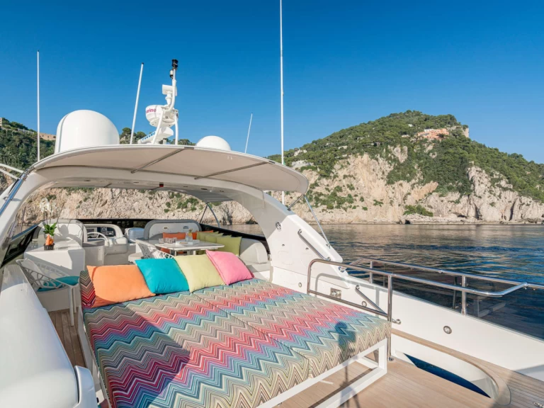 Maiora GEMINI 3 charter bareboat eller skeppad i Castellammare di Stabia