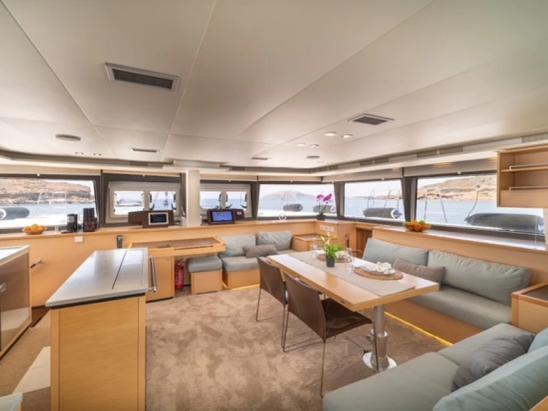 Yacht charter Nea Peramos billig Lagoon 560