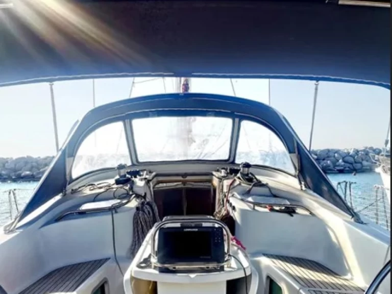 Uthyrning Segelbåt  Jeanneau med en båtlicens 