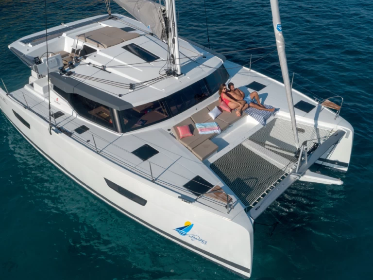Fountaine Pajot Astrea 42 charter bareboat eller skeppad i Sète