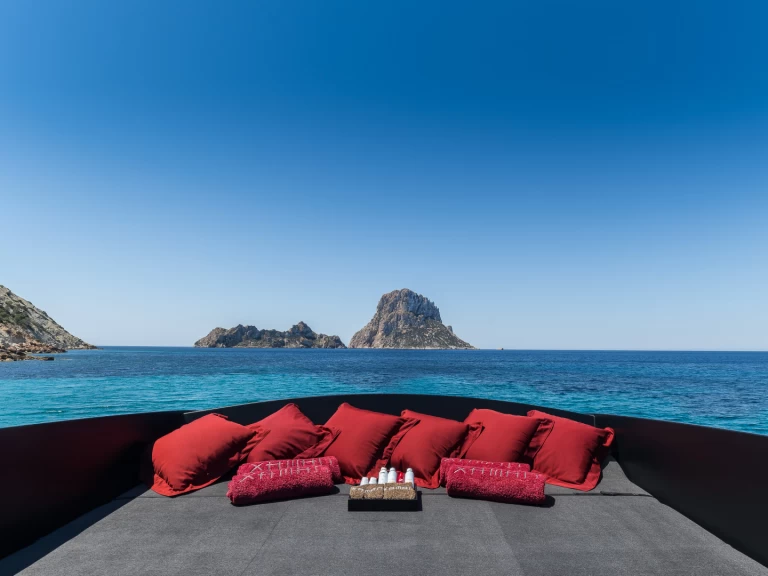 Yacht charter Ibiza Town billig Pershing 90