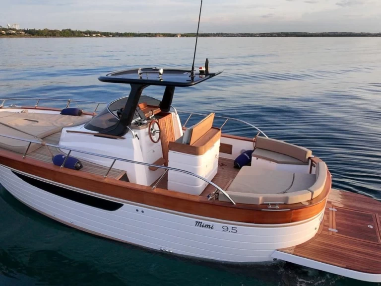Hyra Motorbåt  med eller utan skeppare Mimi Sorrento 