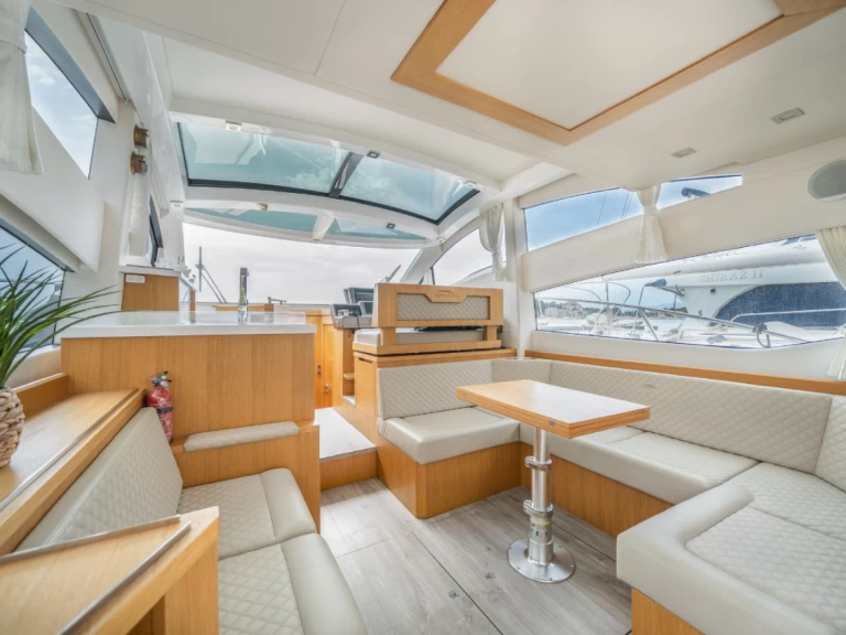 Hyr en Galeon Galeon 430 Skydeck Makarska 