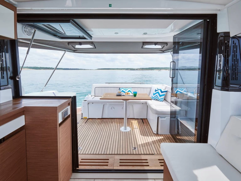 Båtuthyrning Jeanneau NC 37 i Makarska på Samboat 