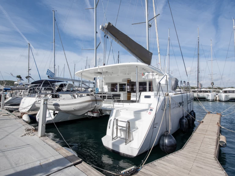 Hyr en Lagoon Lagoon 450 F Lavrio 