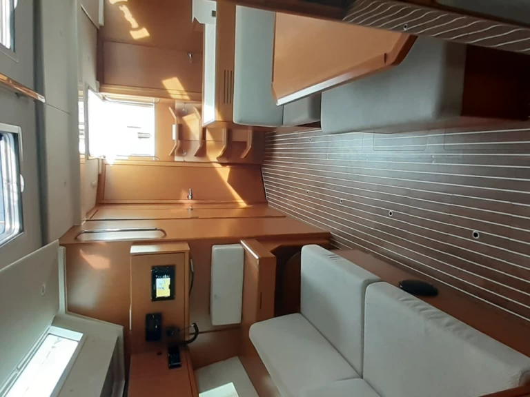 Hyra Segelbåt  med eller utan skeppare Bavaria Cugnana Verde 