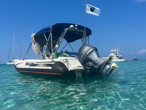 Uthyrning RIB Zar med en båtlicens 