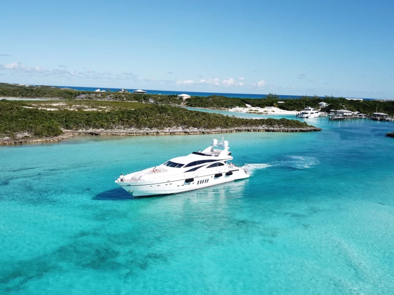 Leopard Leopard 105 charter bareboat eller skeppad i Miami 