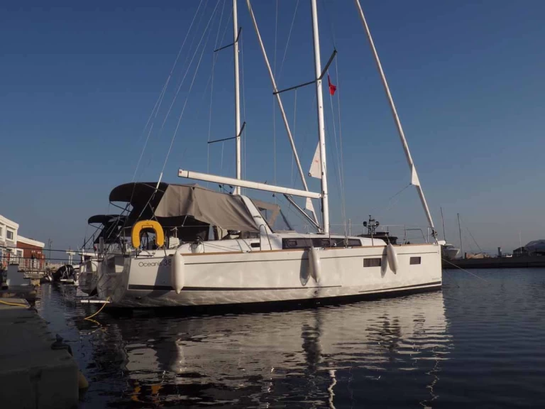 Uthyrning Segelbåt  Bénéteau med en båtlicens 