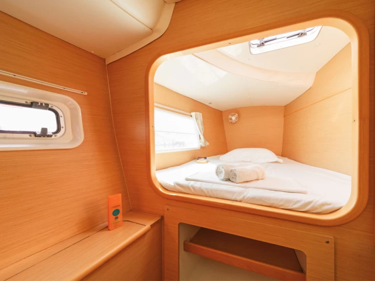 Lagoon Lagoon 380 charter bareboat eller skeppad i Kavála