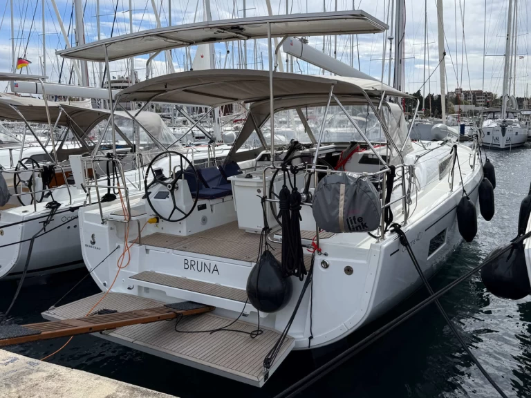Hyr en Bénéteau Oceanis 40.1 Biograd Na Moru 