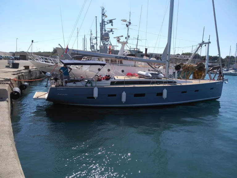 D&D Yacht D&D Kufner 54.2 charter bareboat eller skeppad i Punat