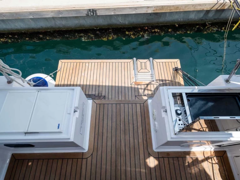 Hyra Segelbåt  med eller utan skeppare Elan Pula  