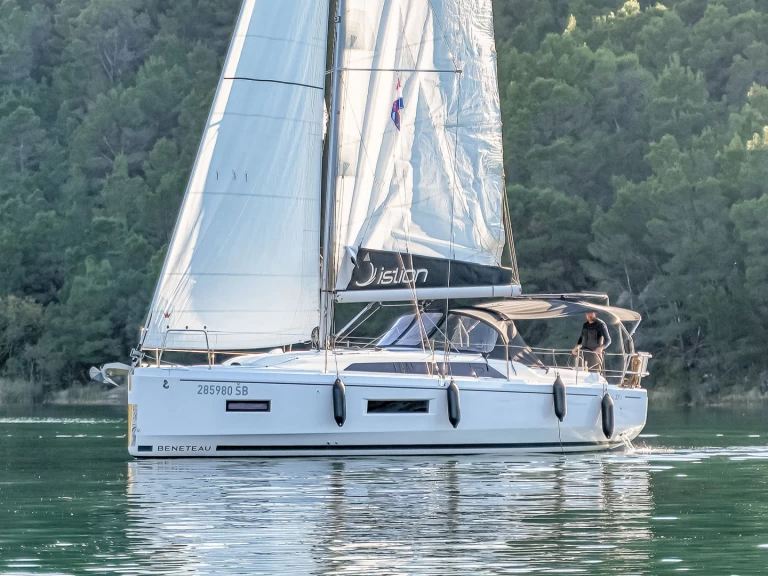 Hyr en Bénéteau Oceanis 37.1 Skradin 