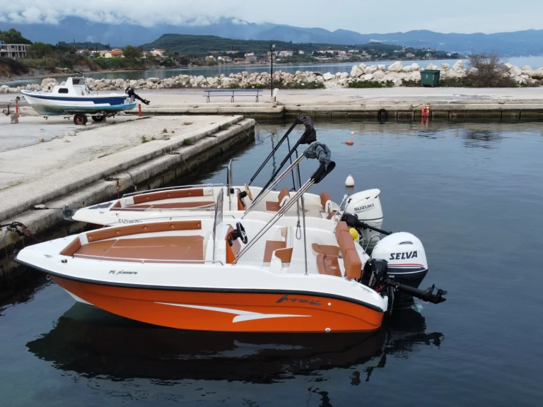 Nireus Ω53 charter bareboat eller skeppad i Psaroú
