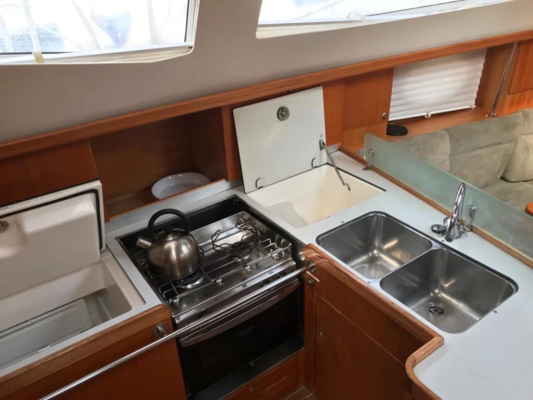 Elan Impression 434 charter bareboat eller skeppad i Palma de Mallorca