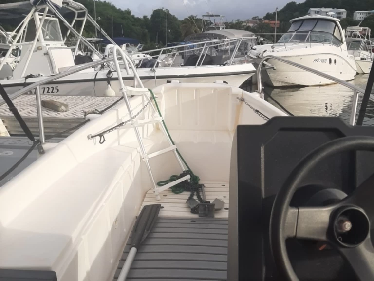 Hyra Motorbåt  med eller utan skeppare Whaly Le François 