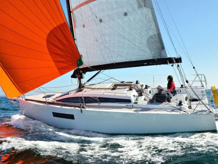 Yacht charter Larmor-Plage billig RM 970