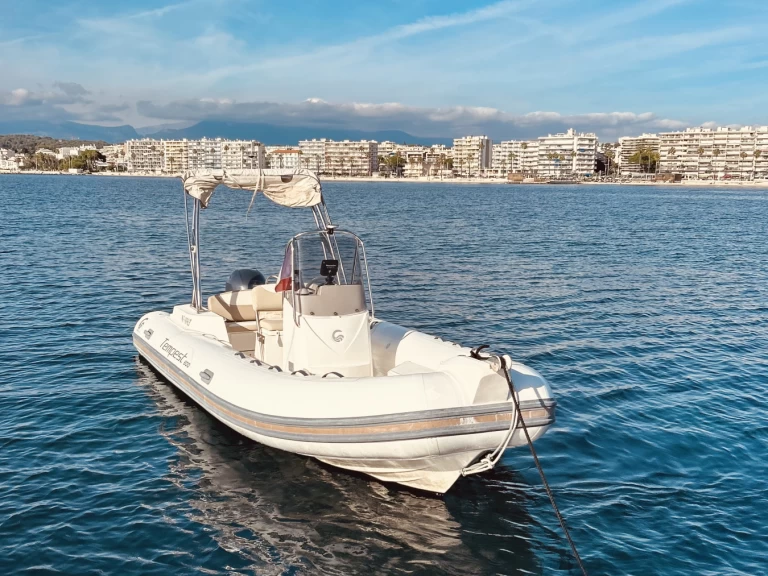 Capelli Tempest 600 charter bareboat eller skeppad i Vallauris