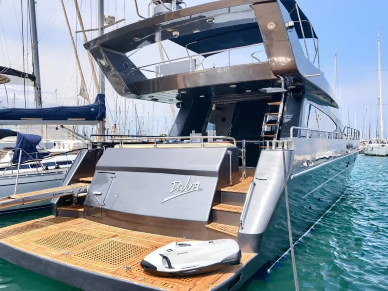 Yacht charter Ibiza Town billig 68 flay