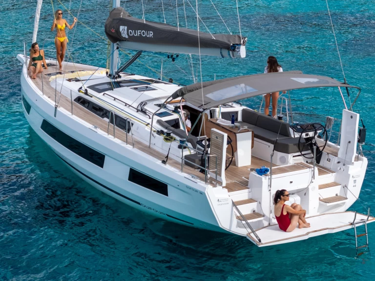 Yacht charter Larmor-Plage billig Dufour 44