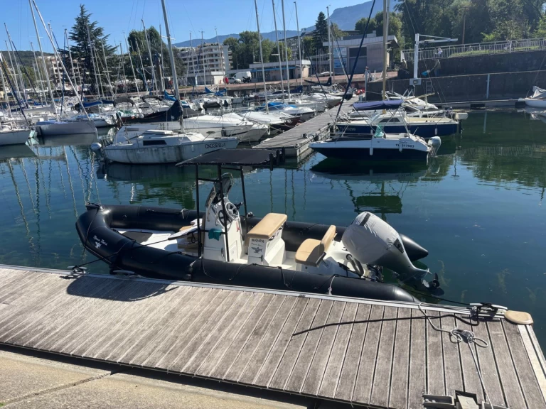 Uthyrning Motorbåt  Bombard med en båtlicens 