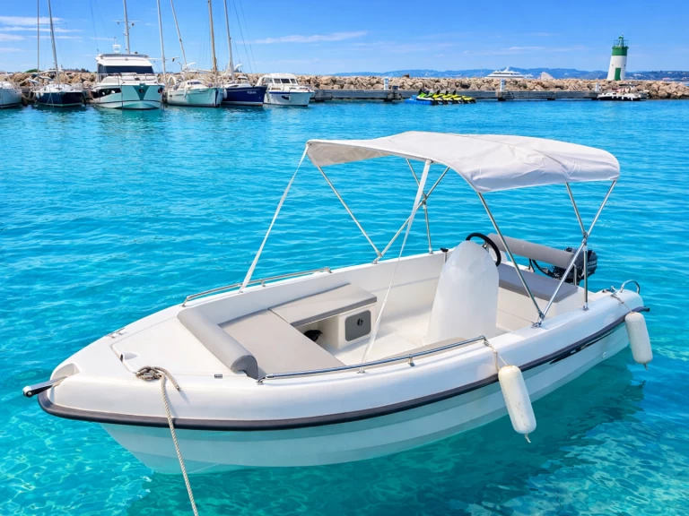 Uthyrning Motorbåt  Karel med en båtlicens 