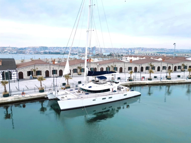 Hyra Katamaran  med eller utan skeppare PROUT Marmaris 